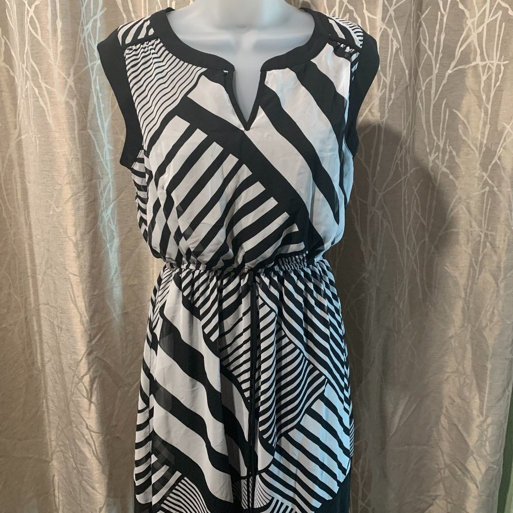 Enfocue Studio Women's Dress Size 6 No Sleeves Black & White Stripes